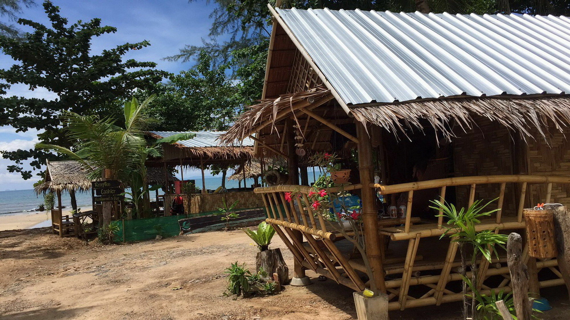 海滩边兰恩木屋 Ko Lanta 外观 照片